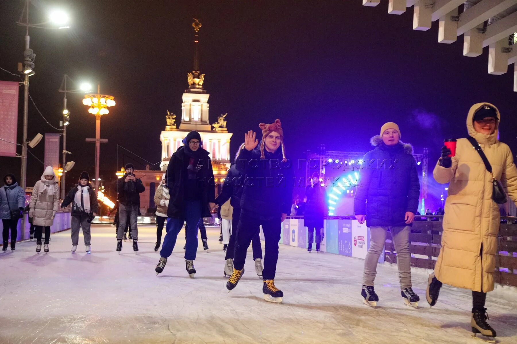 Масленица в 2024 на вднх. Каток ВДНХ. Открытие катка. ВДНХ зимой. ВДНХ В Москве зимой.