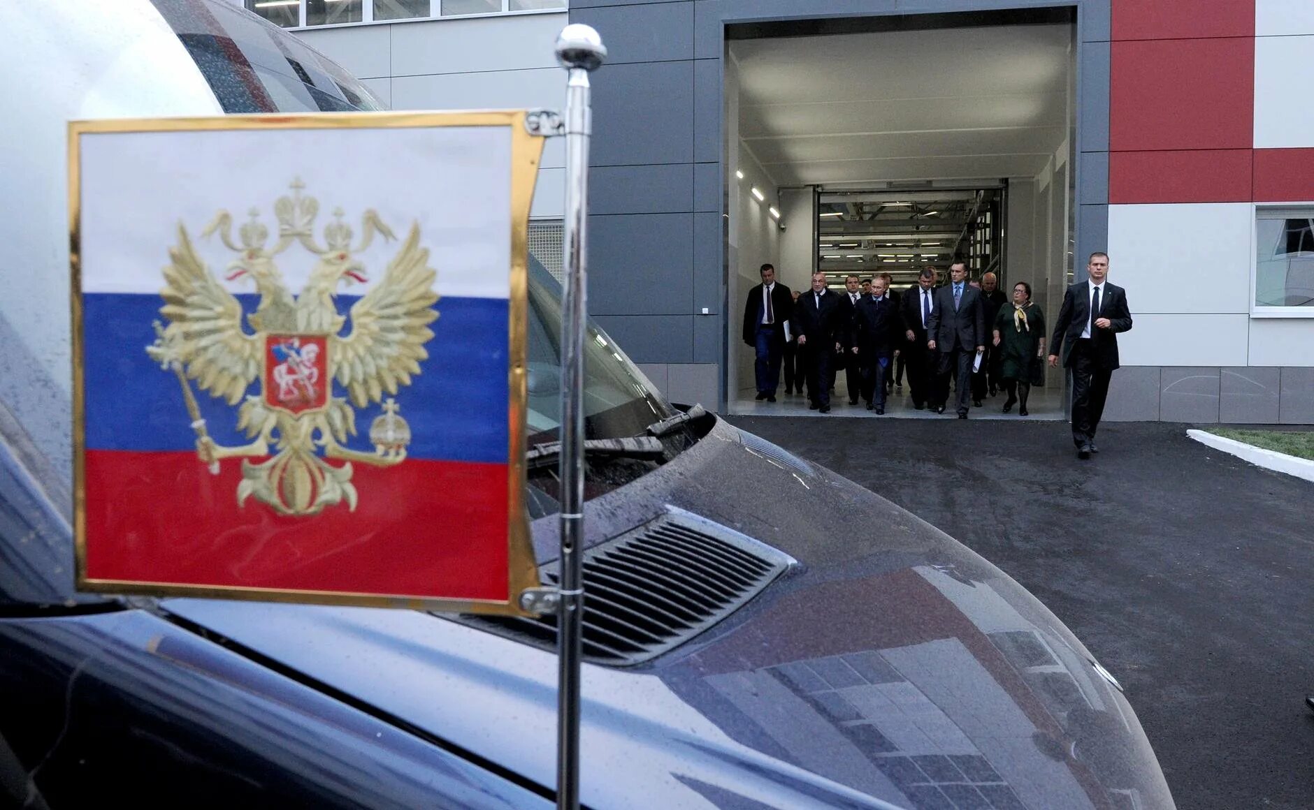 Президентский флаг. Президентский Штандарт Путина. Президентский Штандарт над Кремлем. Штандарт президента РФ В Кремле. Штандарт (флаг) президента Российской Федерации.