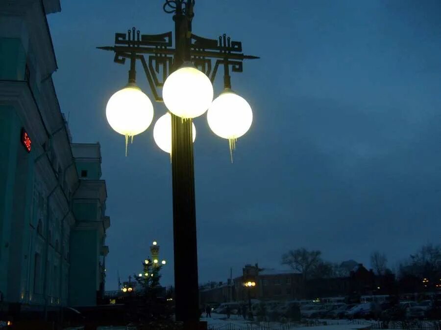 Волшебные фонари омск отзывы. Омские уличные фонари. освещение города. фонари на улицах города омска. фонарь на улице.