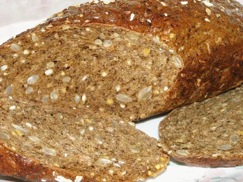 Цельнозерновой хлеб вред. Хлеб. Хлеб злаковый. Хлеб с отрубями. Хлеб со злаками.