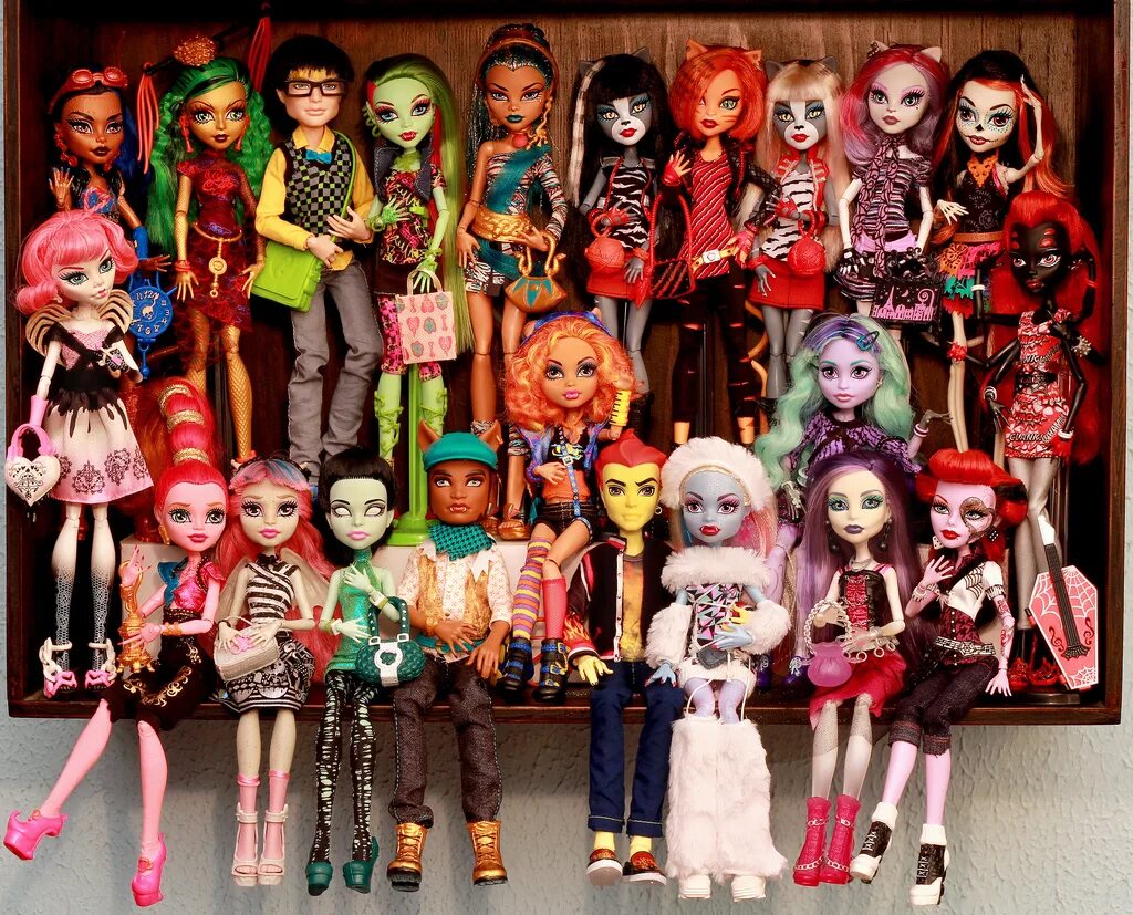 Коллекция кукол Монстер Хай и Эвер Афтер Хай. Куклы Монстер Хай 2023. Куклы Монстер Хай 2011. Monster High Dolls 2011. Куклы монстры показать