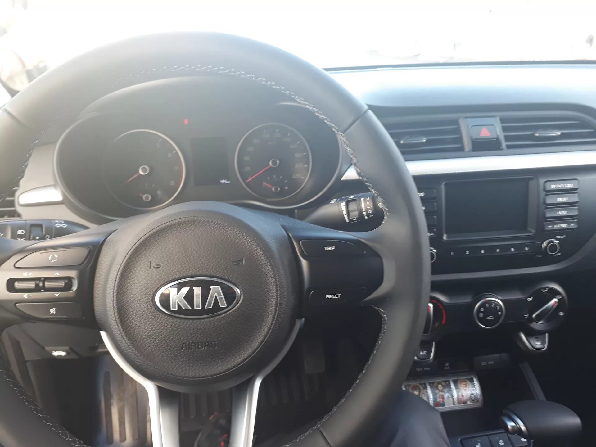 Киа Рио 2019 1.6. Kia Rio 4 салон. Киа Рио 4 комфорт. Kia Rio 2019 салон. Rio comfort