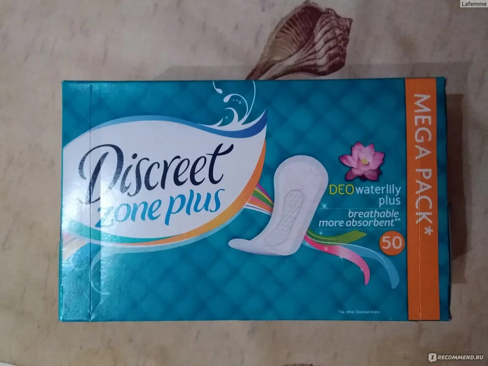 Discreet прокладки zone plus и plus. Дискрит плюс. Прокладки дискрит ежедневные нормал. Дискрит зона плюс. Прокладки ежедневные discreet 52шт.