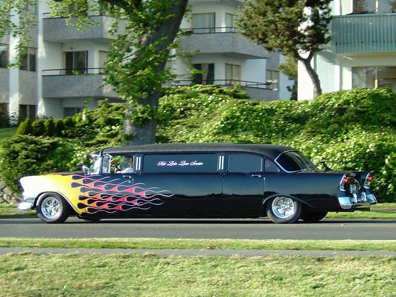 Марки длинных машин. Марки длинных машин. Самый длинный лимузин американская мечта. Марки длинных машин. Maybach 57/62.