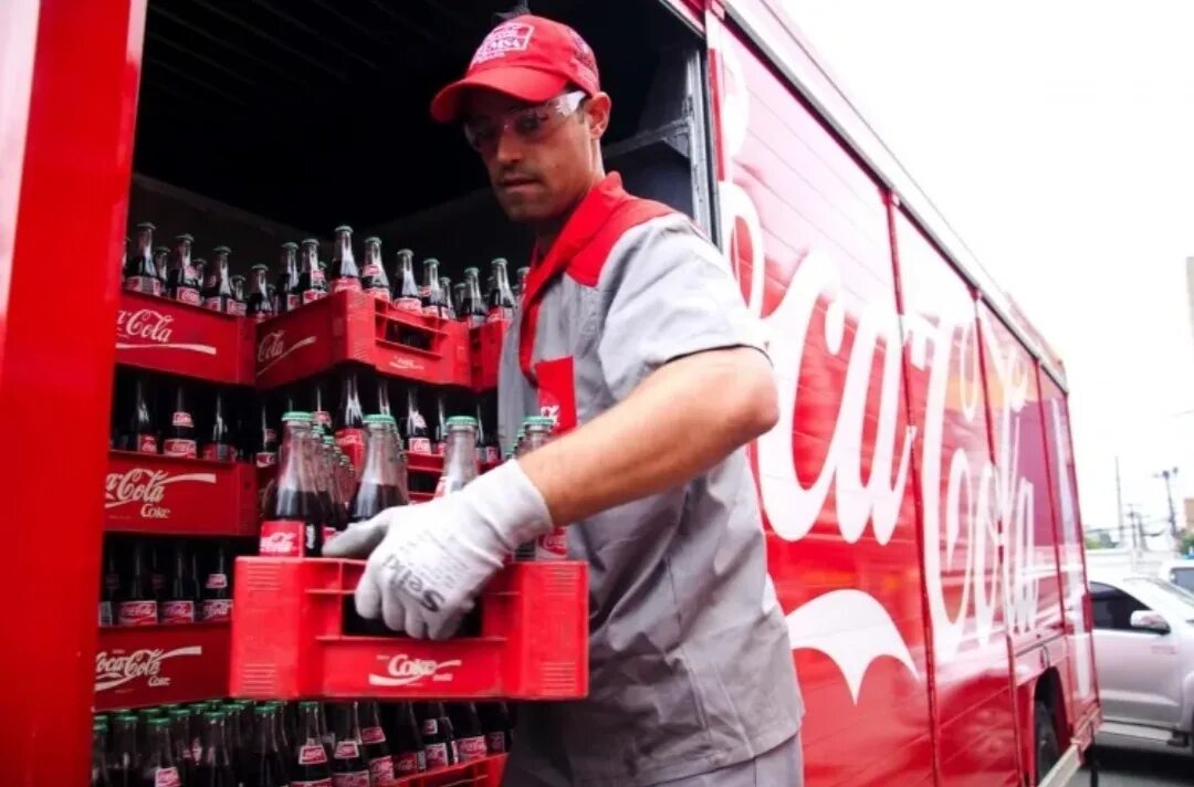 Хранение кока колы на складе. Coca cola склад. Склад кока колы. Склад кока колы. Склад напитков.