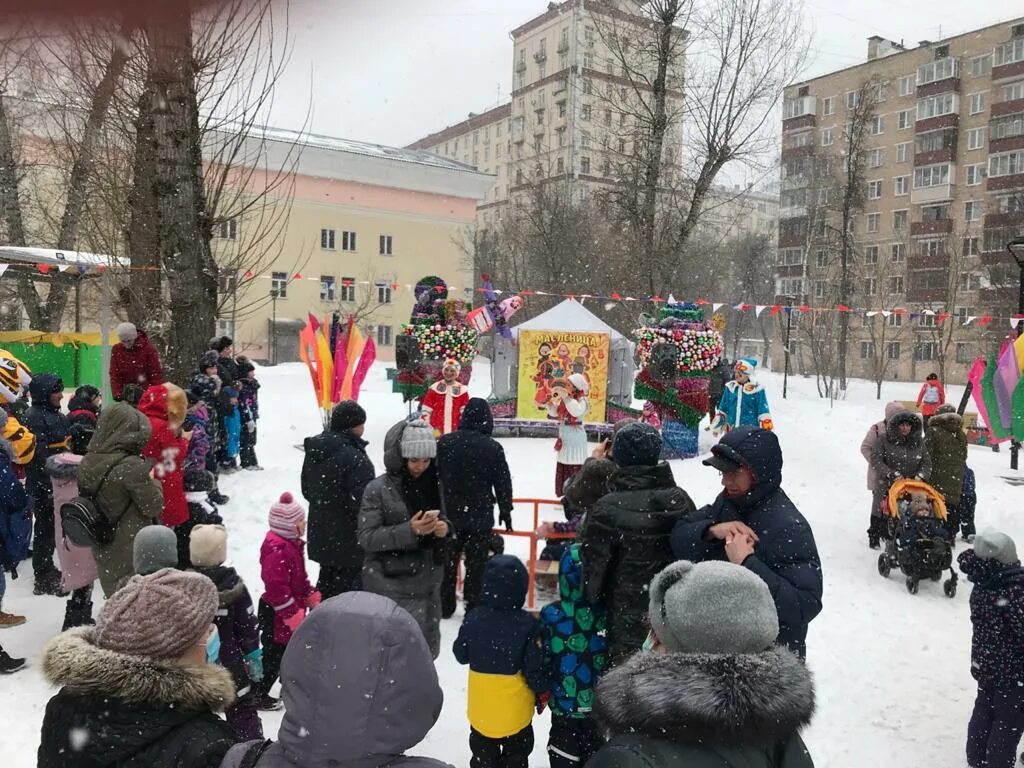 Перовский парк масленица 2024. Сквер Перовская Слобода. Перовский парк Масленица. Перовский парк Масленица 2022. Перово Масленица.