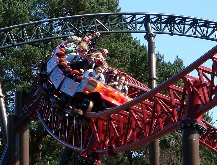 Скорость развлечения. Rita Queen of Speed аттракцион. Alton Towers Rita Queen of Speed. Alton Towers Theme Park. Rita (Roller Coaster).