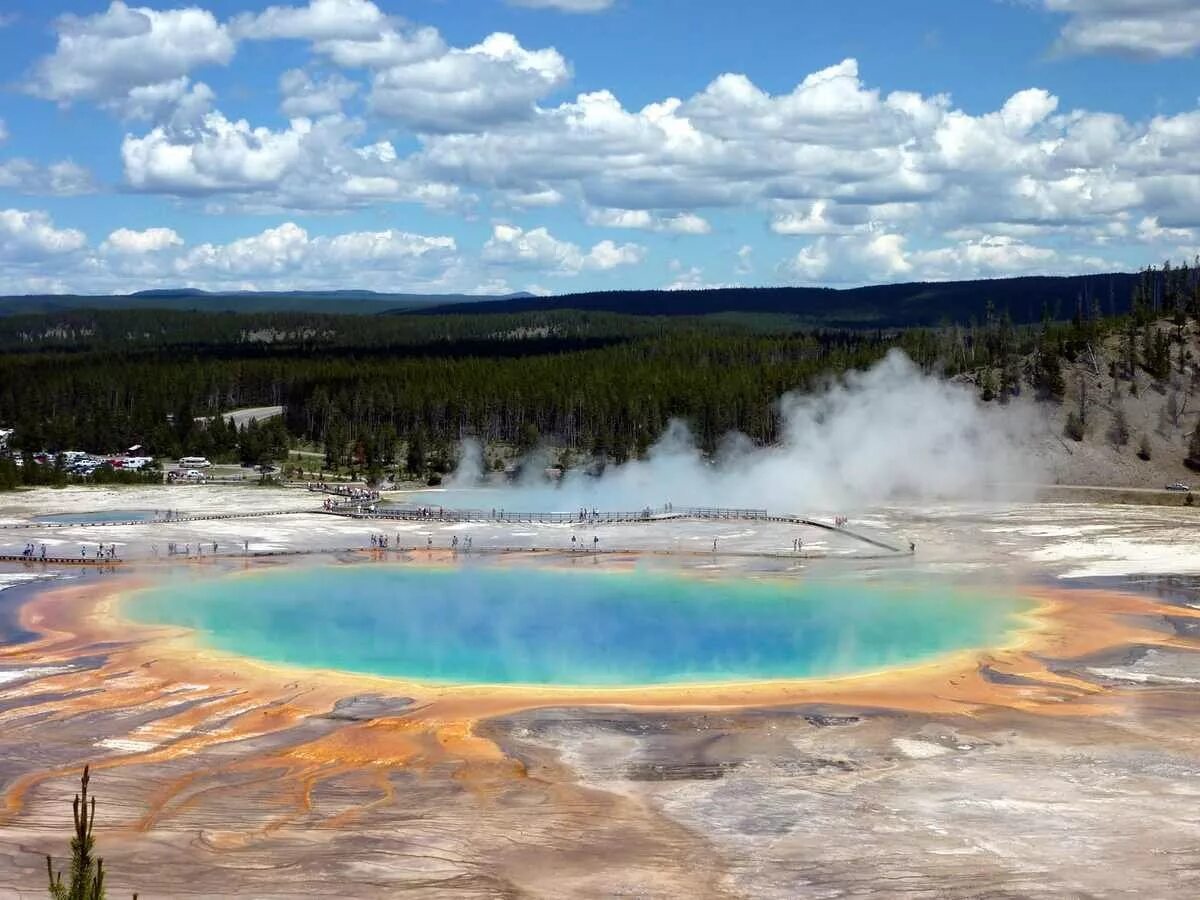 Еллоу стоун 5. Национальный парк Йеллоустон. Национальный парк Yellowstone США. Заповедник на озере Йеллоустоун. Йеллоустон озеро вулкан.