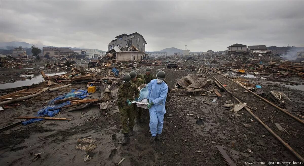 Где произошло сильное землетрясение. ЦУНАМИ В Японии в 2011. Землетрясение в Токио 2011. Самое сильное землетрясение в Японии 2011. ЦУНАМИ В Индонезии 2004 волна.