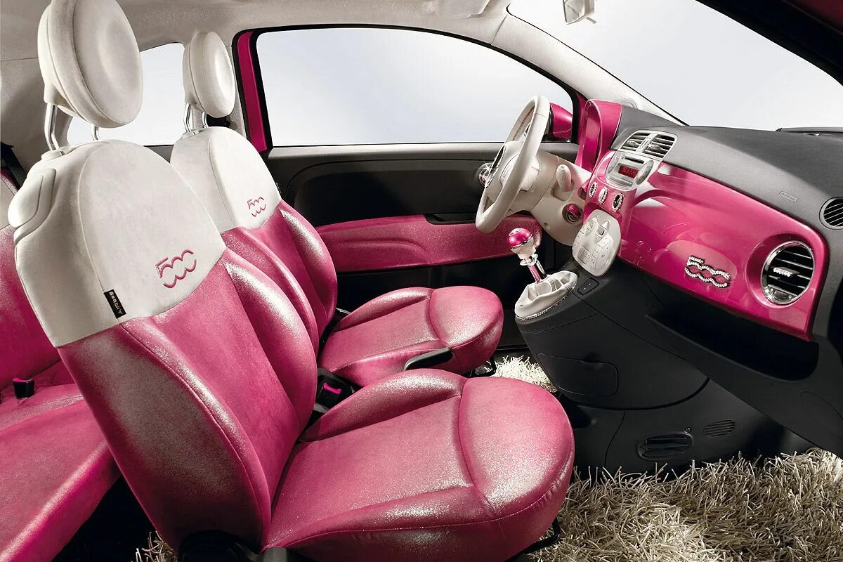 Салон гуди. Fiat 500 Pink. Чехлы Фиат 500. Fiat 500 Club чехлы. Женские автомобили.