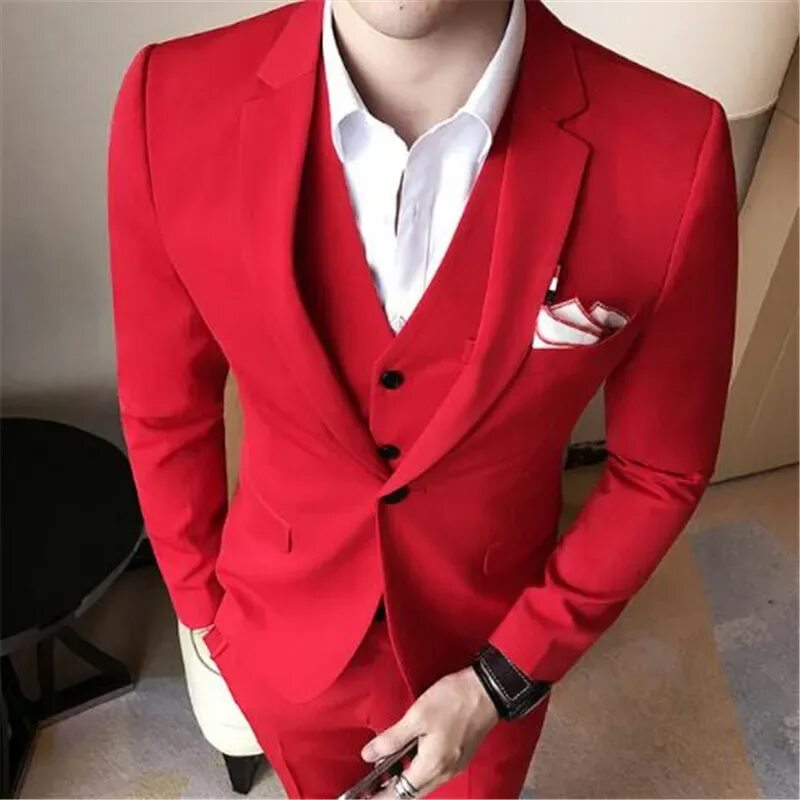 Купить красные мужской костюм. Красный костюм мужской классический. Красный свадебный костюм мужской. Мужчина в Красном костюме. Красный пиджак мужской.