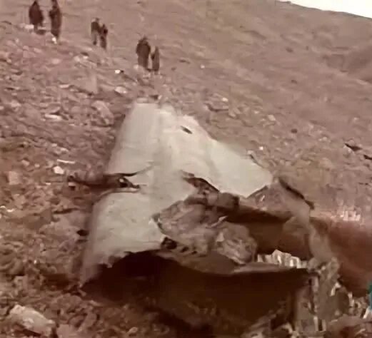 Авиакатастрофа в афгане. Авиакатастрофа в афгане. Подбитый самолет ан12 в афганистане. Авиакатастрофа в афгане. Самолет афганистан катастрофа.