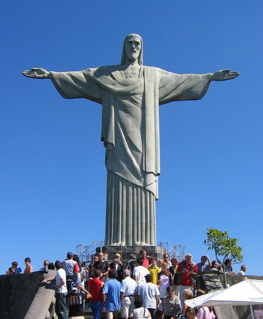 Статуя искупителя. Статуя Христа-Искупителя. Статуя Христа в Рио-де-Жанейро. Иисус Искупитель Рио де Жанейро. Статуя Иисуса в Рио де Жанейро.