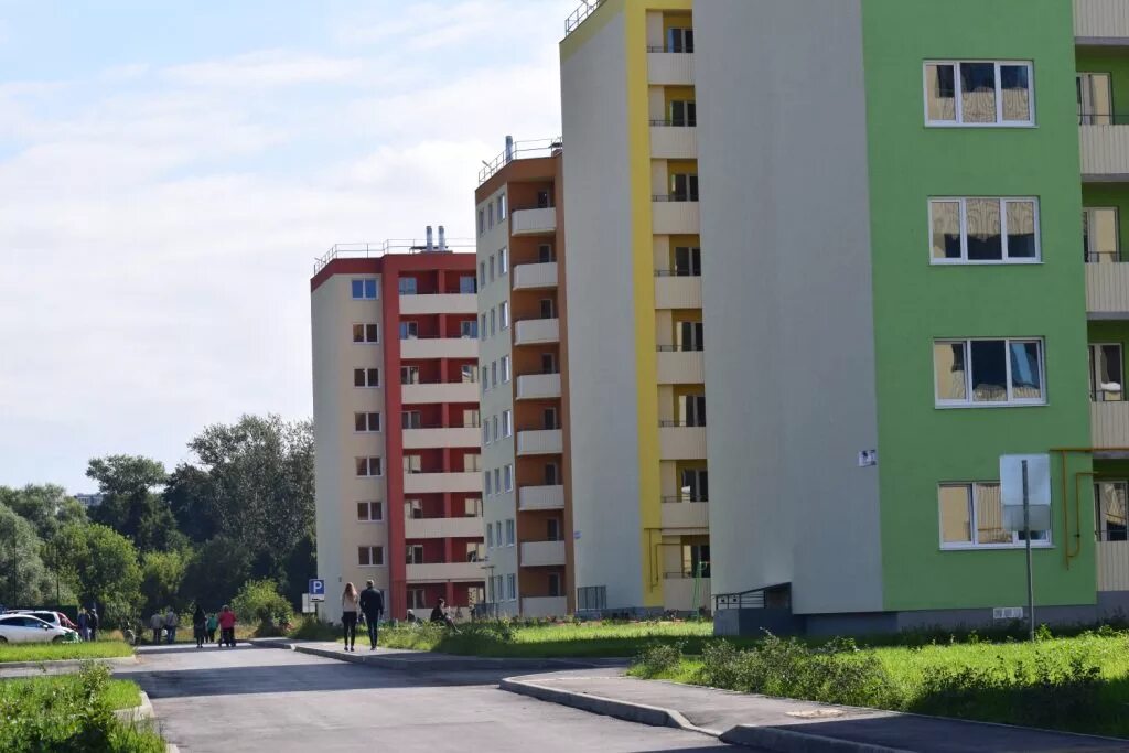 Жилье ул горького. Микрорайон Радужный Узловая Тульской области. Город Узловая улица Горького. Улица Горького в Узловой Тульской области. Узловая ЖК Радужный.