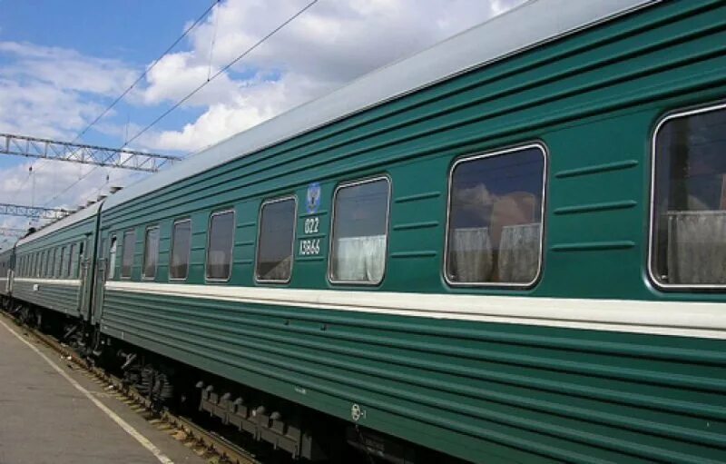 Зеленый поезд. Поезд вагон зеленого. Пассажирский поезд кишинев москва. Поезд вагон зеленого. Вагон аммендорф ржд.