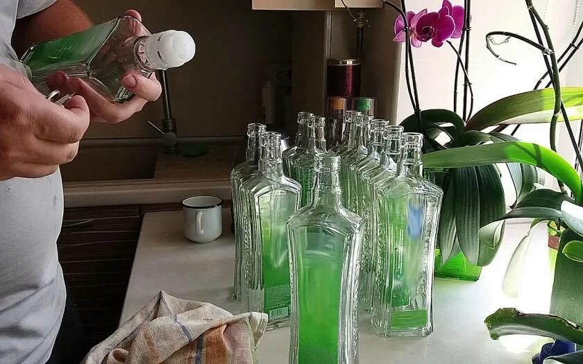 Как вытащить дозатор из бутылки. Как вытащить дозатор из бутылки. Как вытащить дозатор из бутылки. Шарики в бутылках из под водки. Как вытащить дозатор из бутылки.