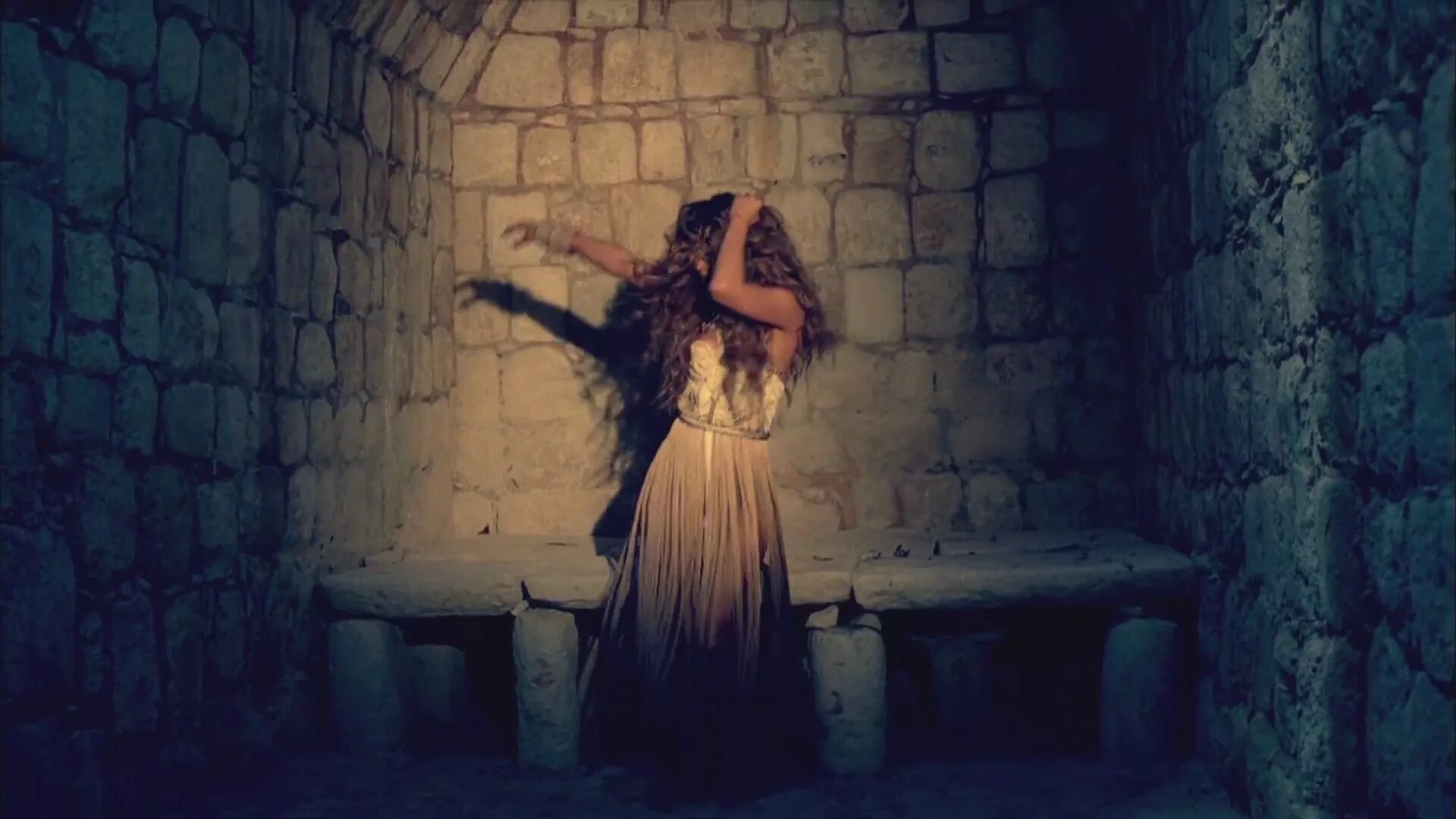 Jennifer lopez feat. дженнифер лопес. дженнифер лопес в клипе 2011. Jennifer lopez im into you. Pitbull dance again.