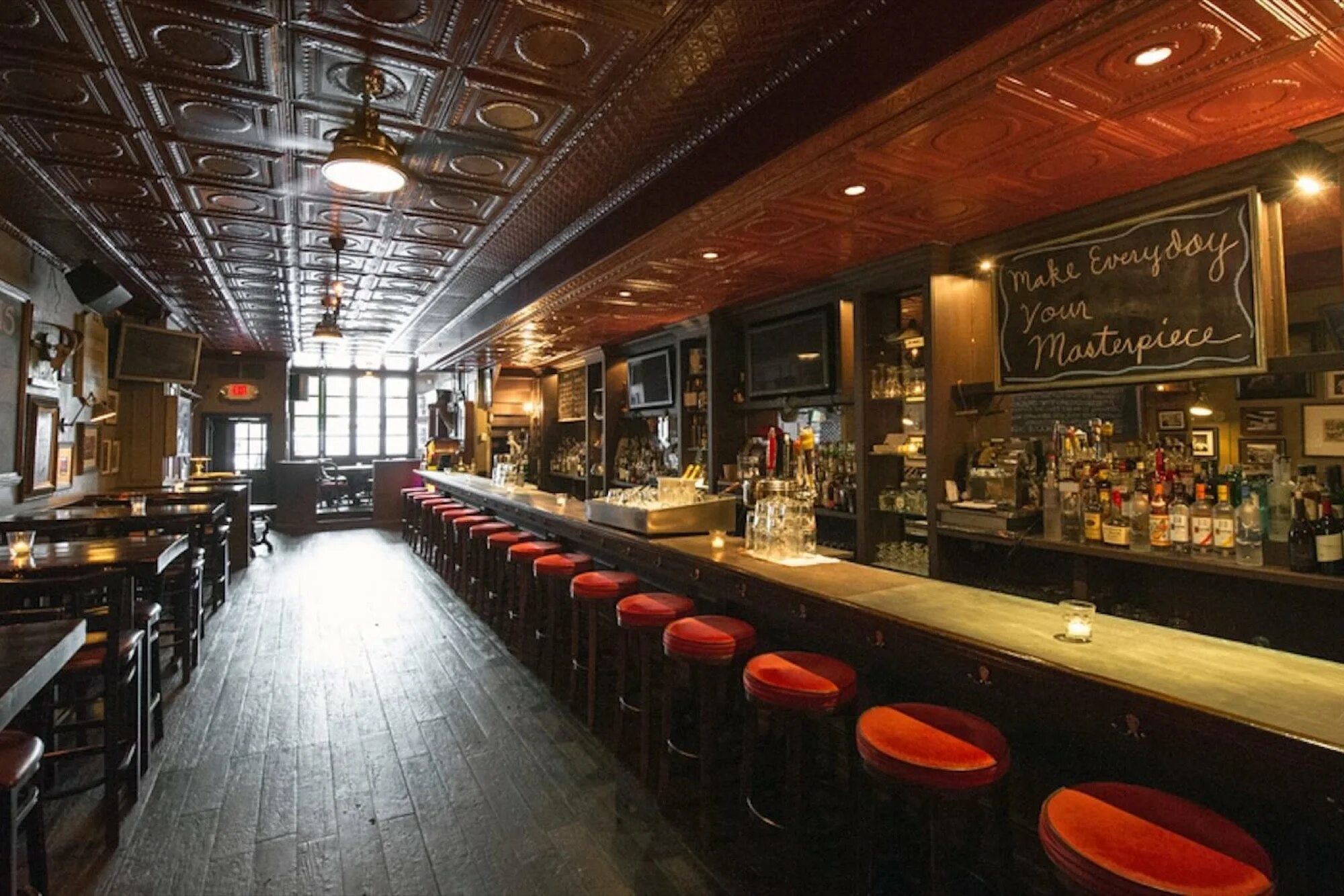 Коктейль бар. Бар напитки. Bar item. Стационарные тайники в баре. Old style hotel bar.