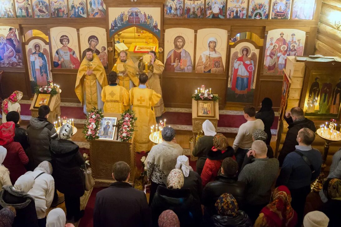 Всех святых в черемушках. Храм святых Киево Печерских в Черемушках. Храм Святой Нины в Черемушках настоятель. Престольный праздник Нины равноапостольной. Храм всех святых в Черемушках настоятель.