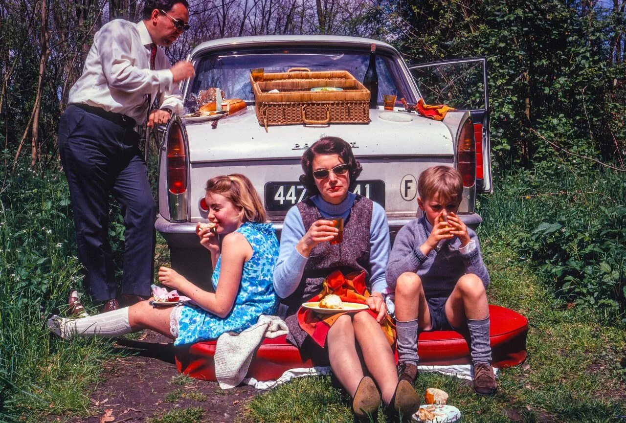 Kodak Kodachrome. Kodachrome фотографии. Семейный пикник 50-е года Америка. Vk com ретро