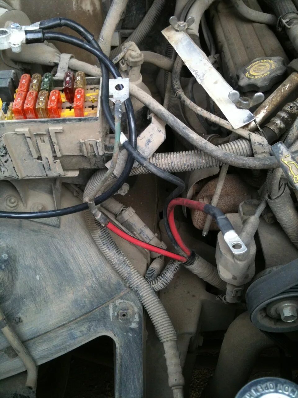 Проводка аккумулятора. Авто проводки от аккумулятора автомобиля. Getz проводка акб. Проводка опель астра h 6283970. Проводка аккумулятора.