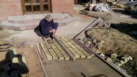 Укладка тротуарной плитки на бетонное основание