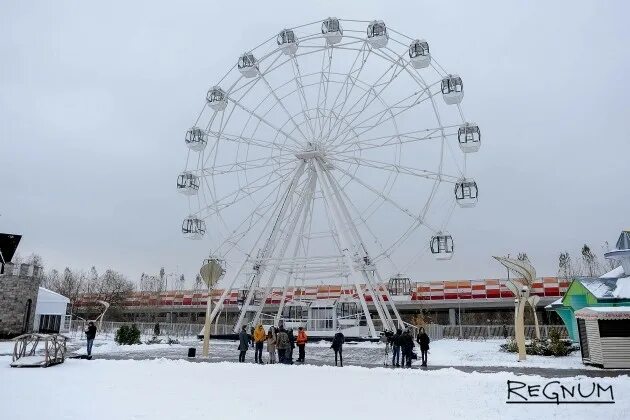 Парк сказка колесо обозрения. Колесо обозрения в крылатском. москва парк колесо обозрения крылатское. парк сказка в москве колесо обозрения.
