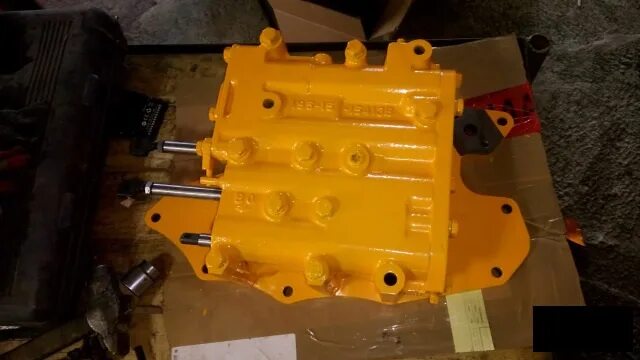 Клапаны управления кпп. Кпп комацу 355. клапан кпп komatsu d355. клапан кпп комацу 355 д. клапан коробки передач комацу д41 p.