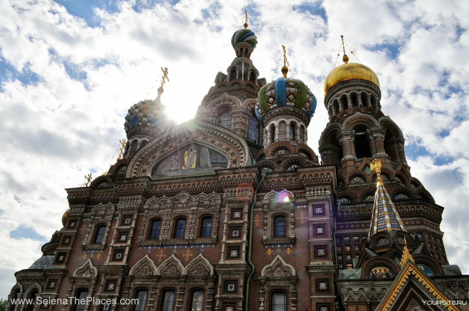 Спас на крови какой стиль. Храм Спаса-на-крови Санкт-Петербург. Храм спа́са на крови́ в Санкт-Петербурге. Храм Спаса на крови Москва.