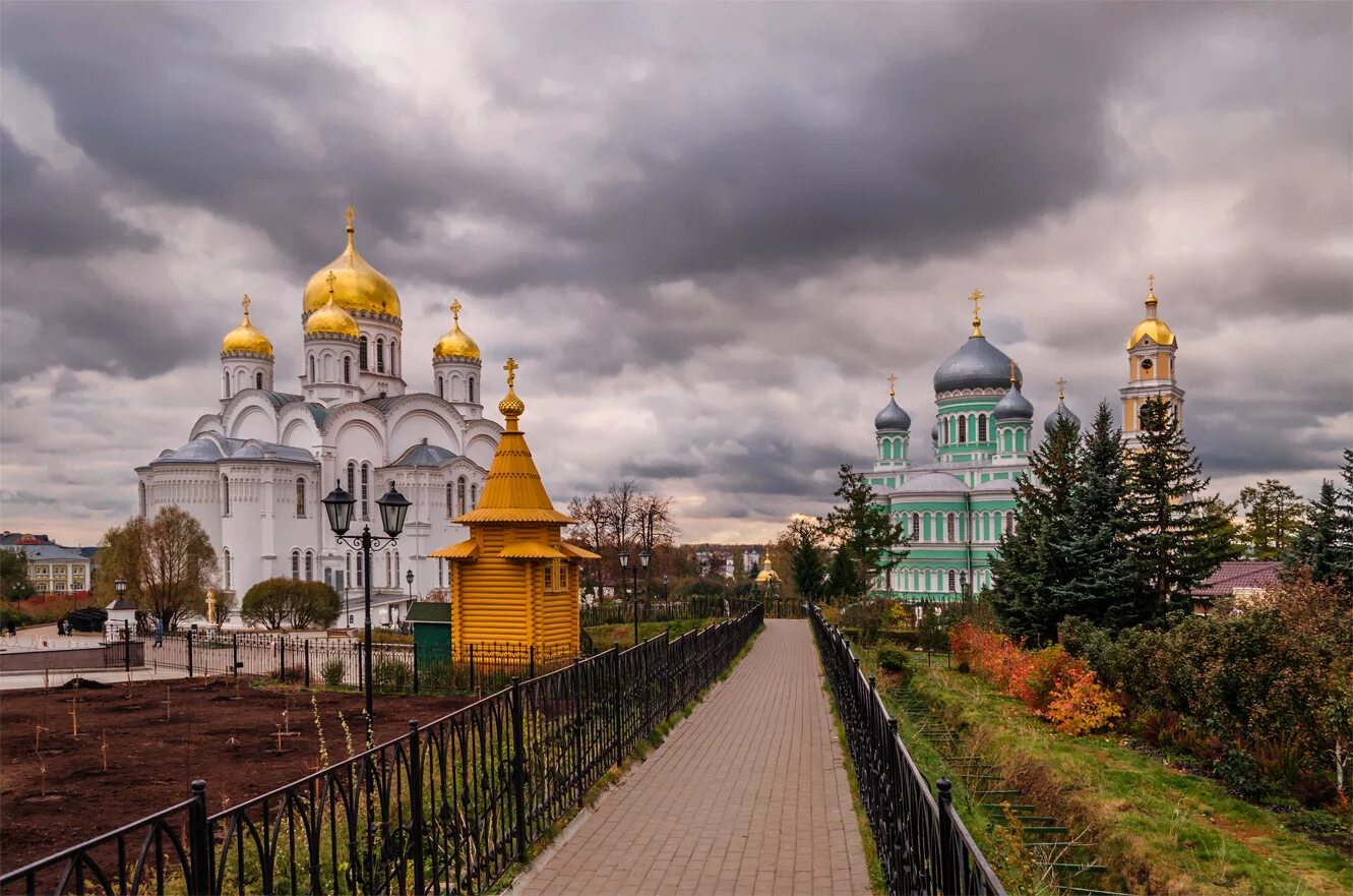 Нижний Новгород Серафимо-Дивеевский монастырь. Дивеево Нижегородская область монастырь. Храм в Дивеево Нижегородской области. Арзамас Дивеево храм.