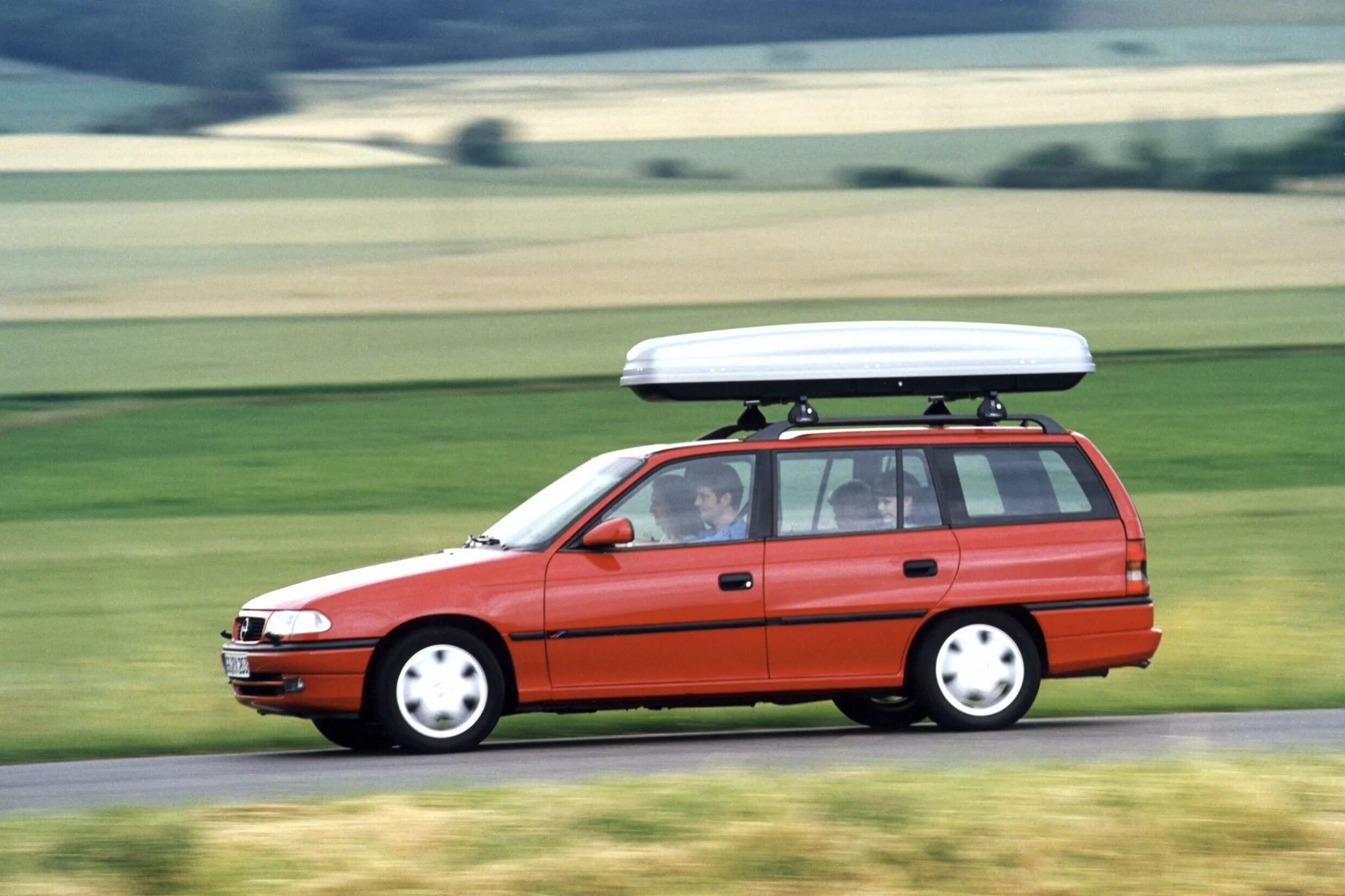 Опель караван универсал. Opel Astra Caravan 1996. Opel Astra Caravan 1998. Opel Astra f 1998 универсал.