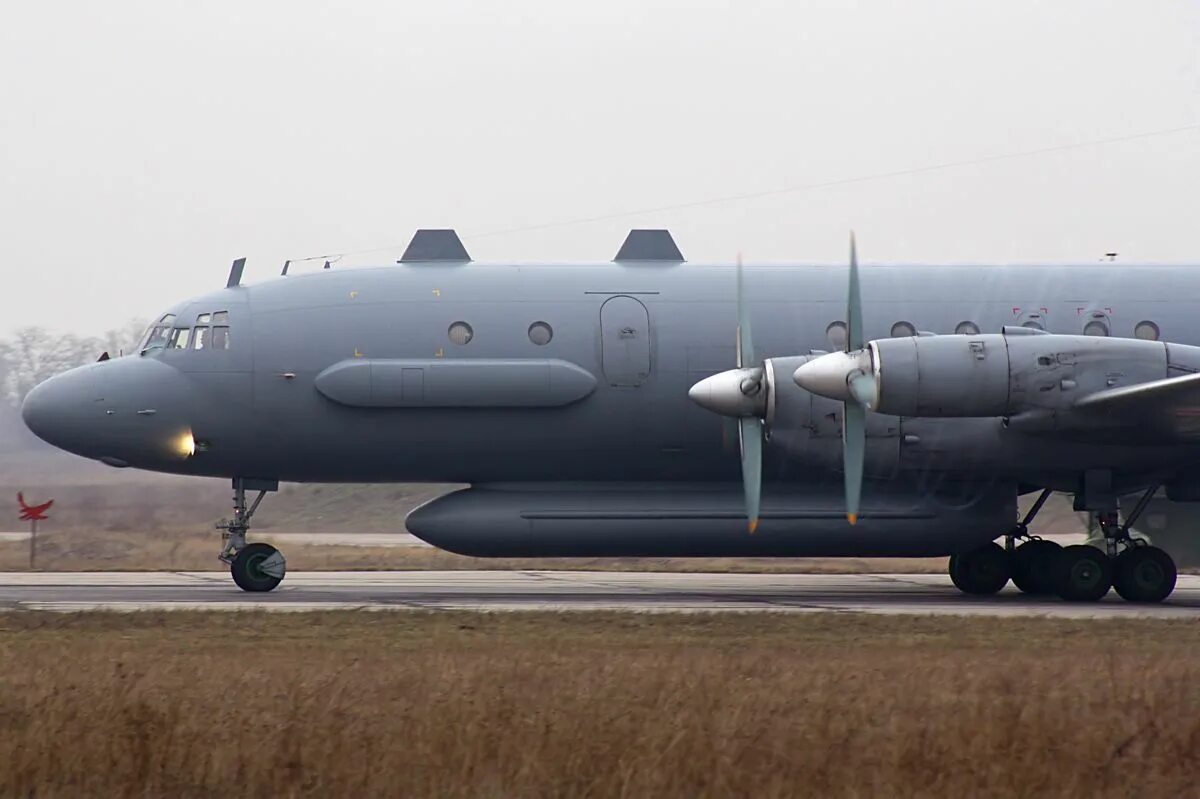 самолет радиоэлектронной разведки ил-20. ил 18 рэб. самолет радиоэлектронной разведки ил-20. ил 20 фото. ил 20 фото.