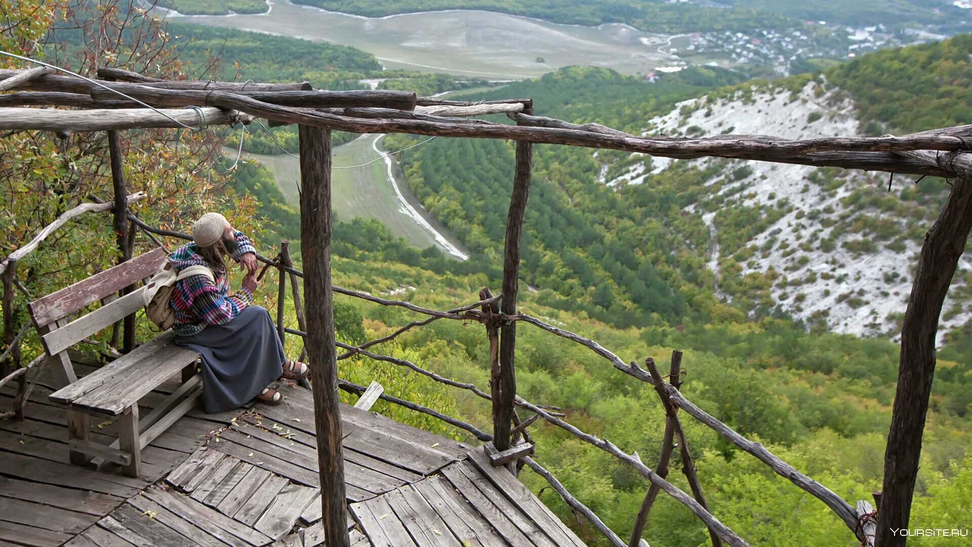 Долина отшельников. Шульская долина крым. монах отшельник алушта. орлиное гнездо ай петри. монастырь отшельников в крыму.