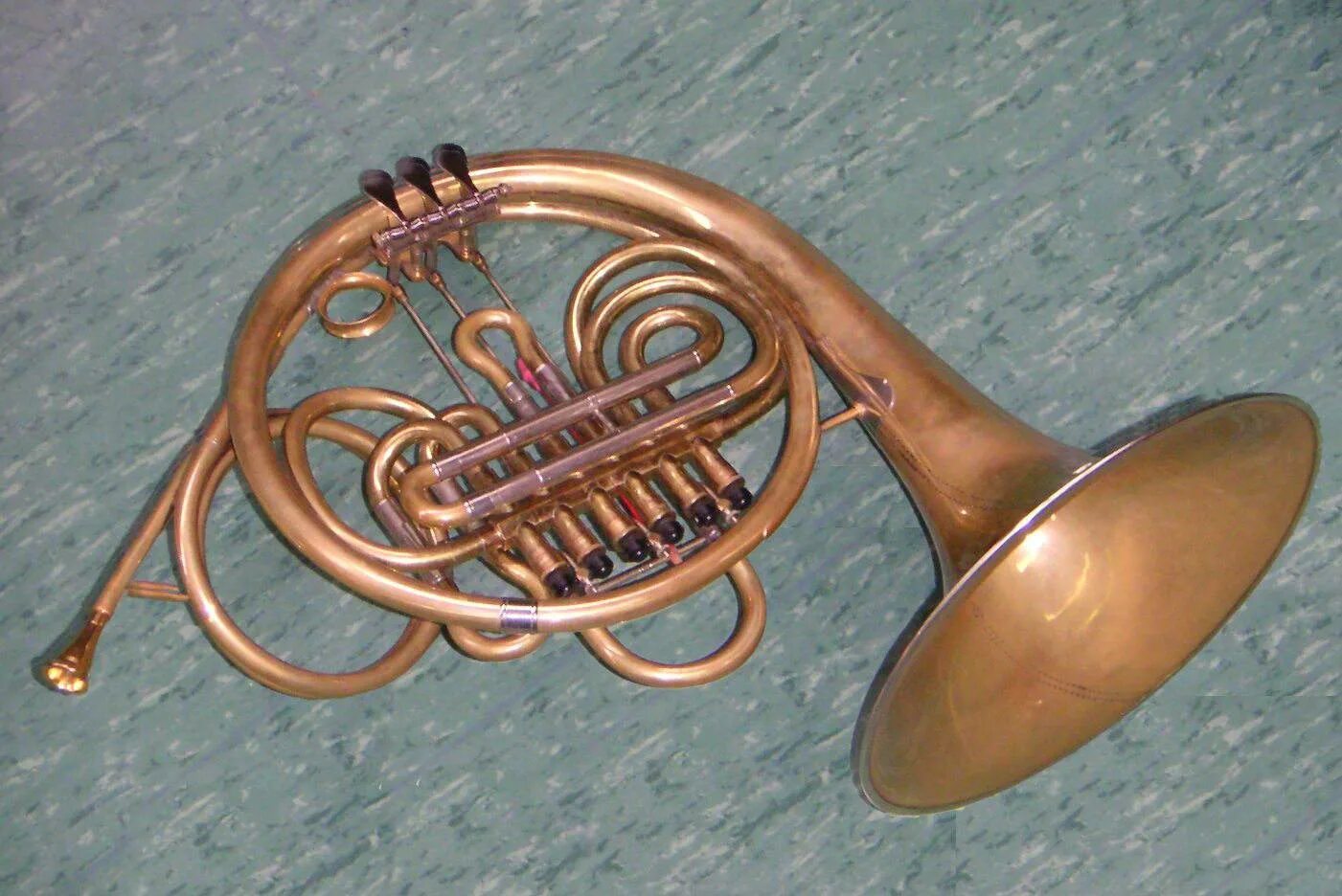 Валторна духовой музыкальный инструмент. Horn музыкальный инструмент. Валторна старинная. Валторна звучание инструмента. Рог классика