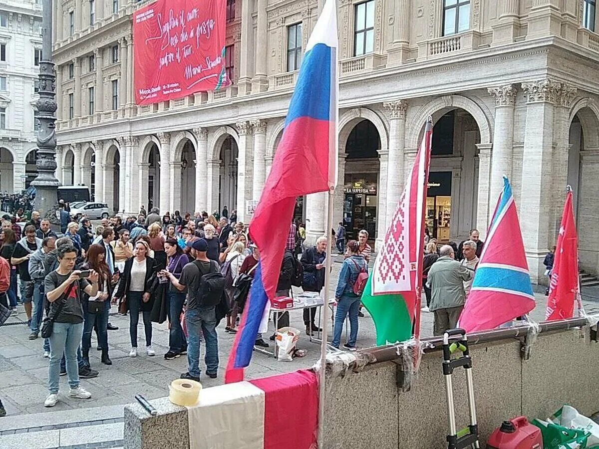 Италия против россии. Митинги в Италии. Жители Италии. Протесты в Италии. Культура Италии.