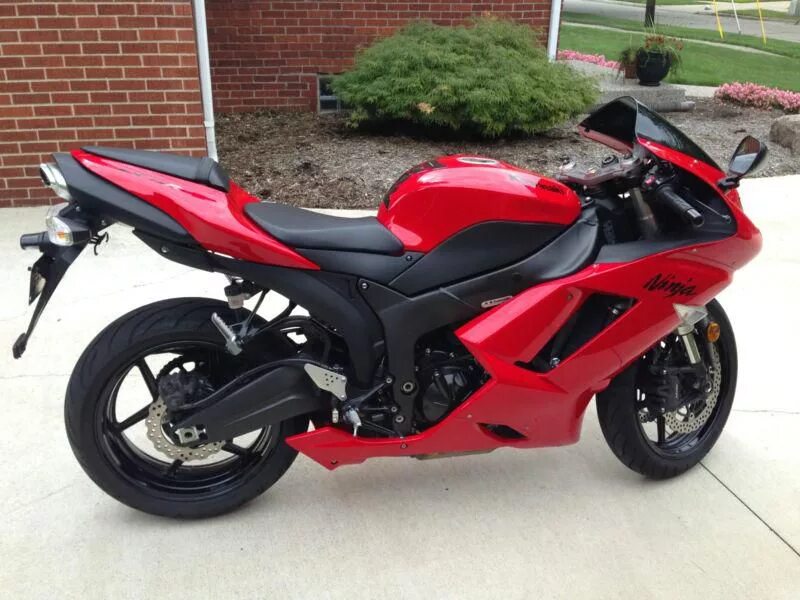 Kawasaki zx6r красный. Kawasaki ninja 250 красный. Кавасаки красный. Kawasaki zx6r 2007 красный. Мотоцикл кавасаки ниндзя красный.