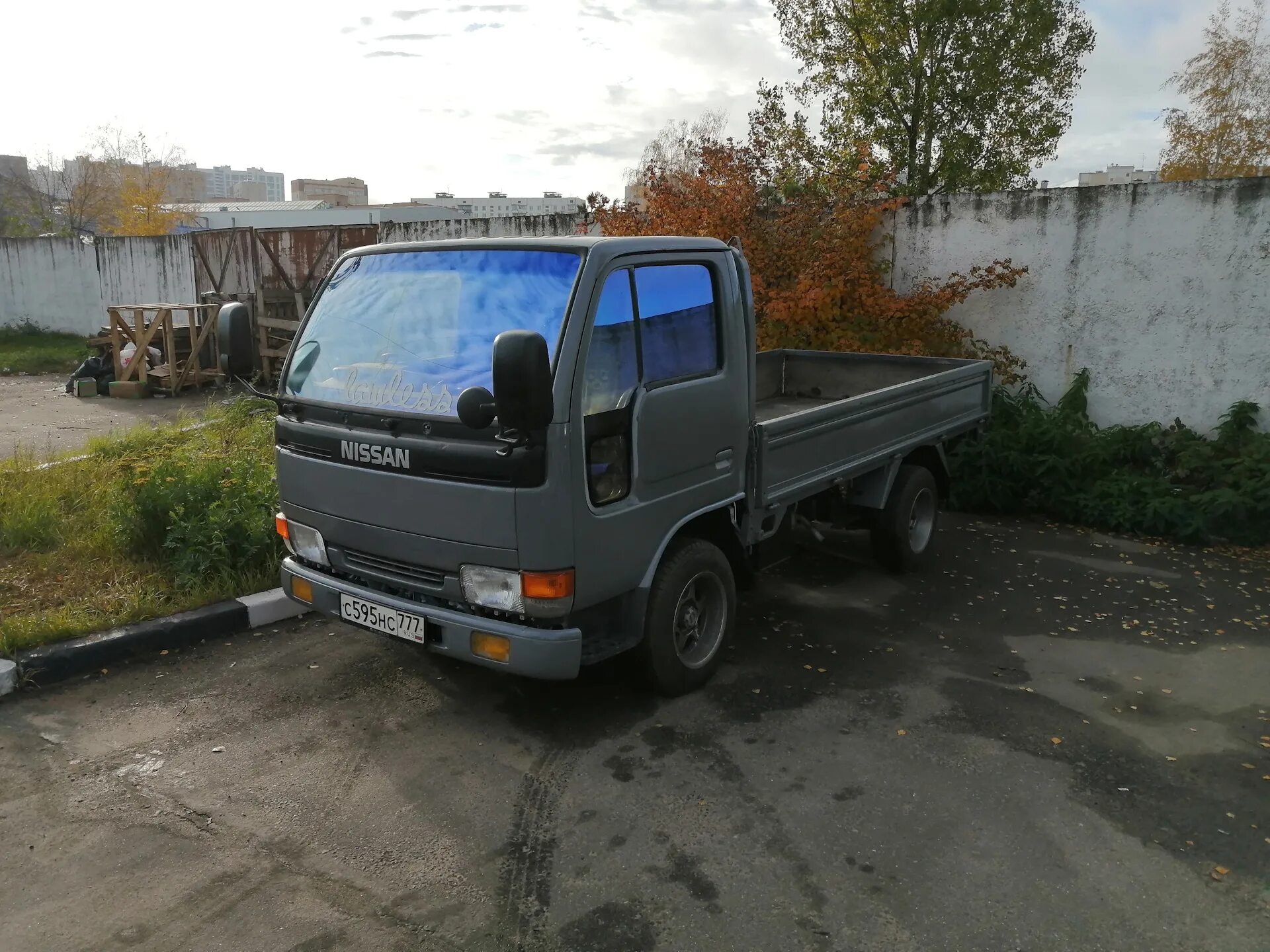 Автомобиль ниссан атлас