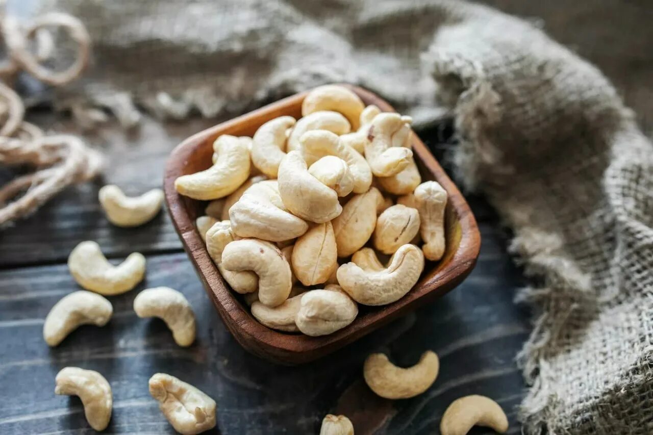 кешью на ночь можно. кешью орехи большие. кешью w450. кешью. кедровые кешью.