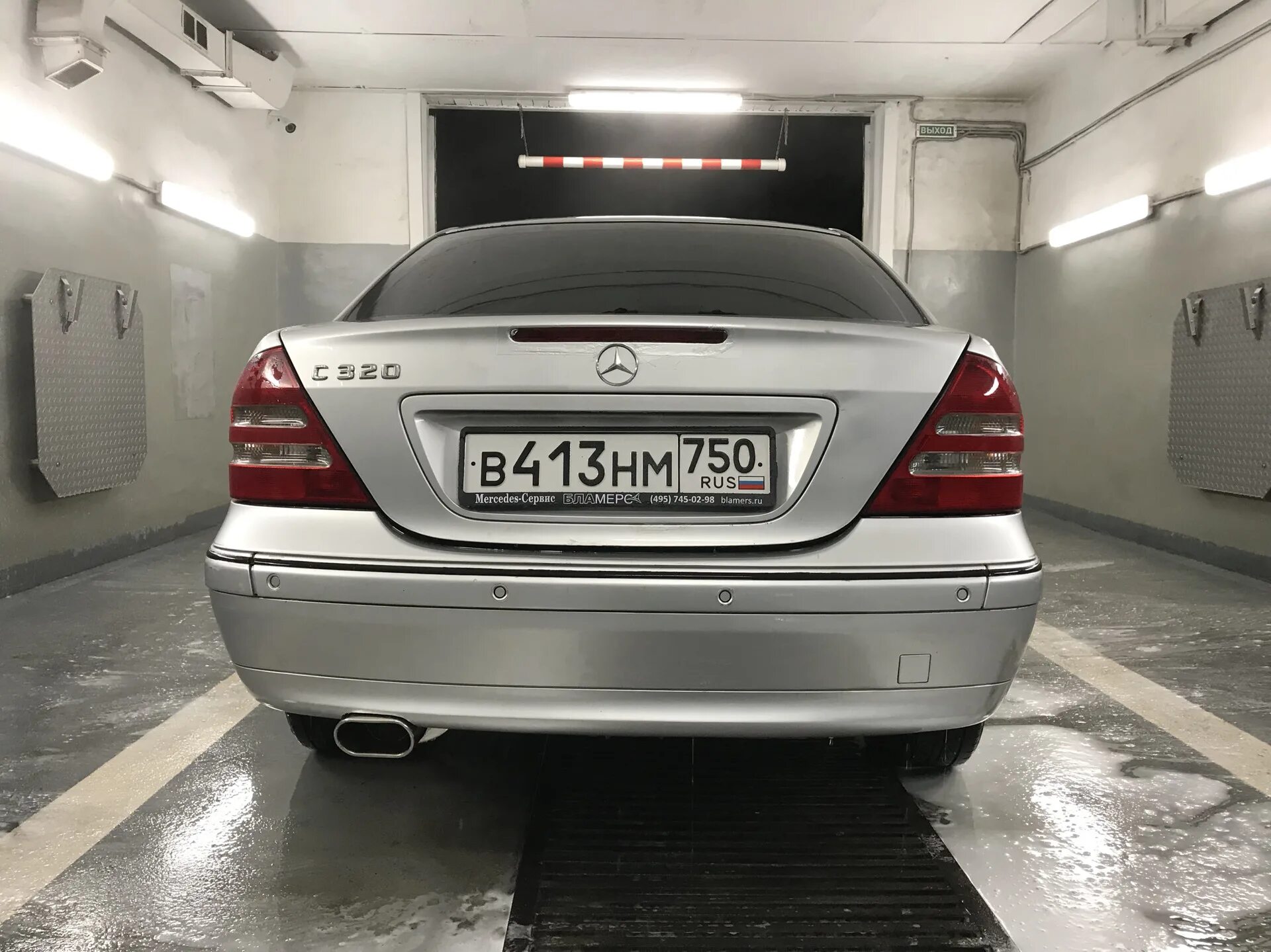 Выхлоп mercedes. W203 АМГ выхлоп. W203 Mercedes выхлоп. AMG выхлоп Mercedes w203. С 203 Мерседес выхлоп.