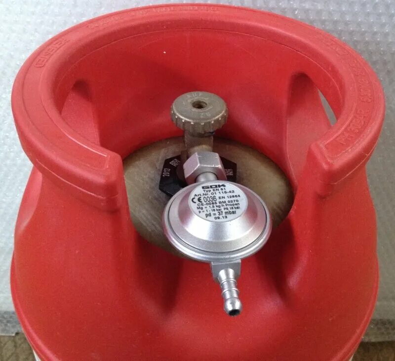 Подключить баллон 50 литров к газовой плите. Баллону. Клапан к 5л баллону м2 (к рукаву) джет. Подключение плитки к газовому баллону схема. Газовая плита с баллоном.