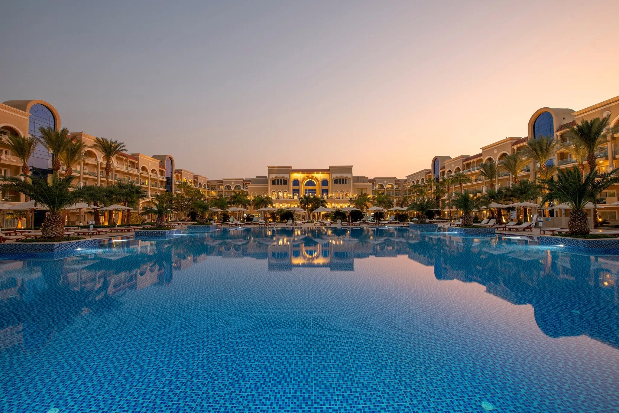 Отель beach albatros sharm el sheikh. Bellevue beach front. Сахл-хашиш отель le reve. Хургада отель титаник 4 звезды. Bellevue beach.