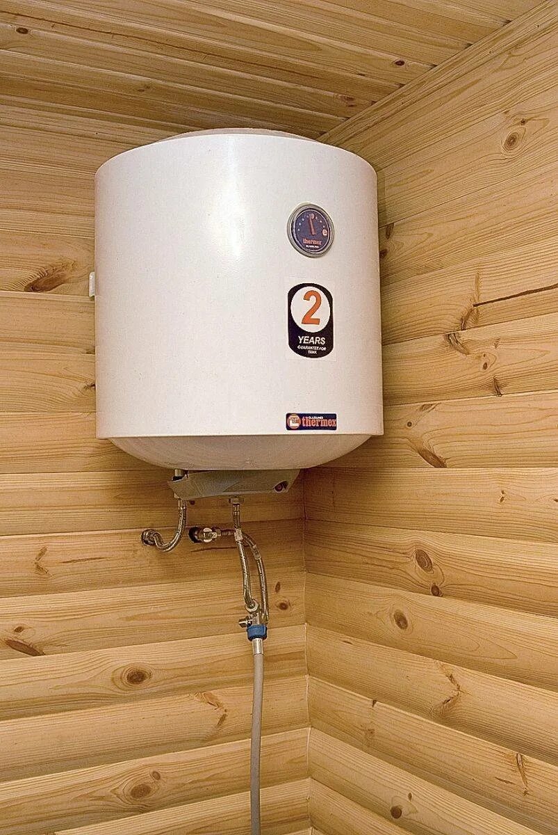 Монтаж накопительный водонагреватель 30 литров. Что такое проточный водонагреватель электрический для душа в бане. Проточная водогрейка бойлер. Водонагреватель накопительный 30 литров в баню.