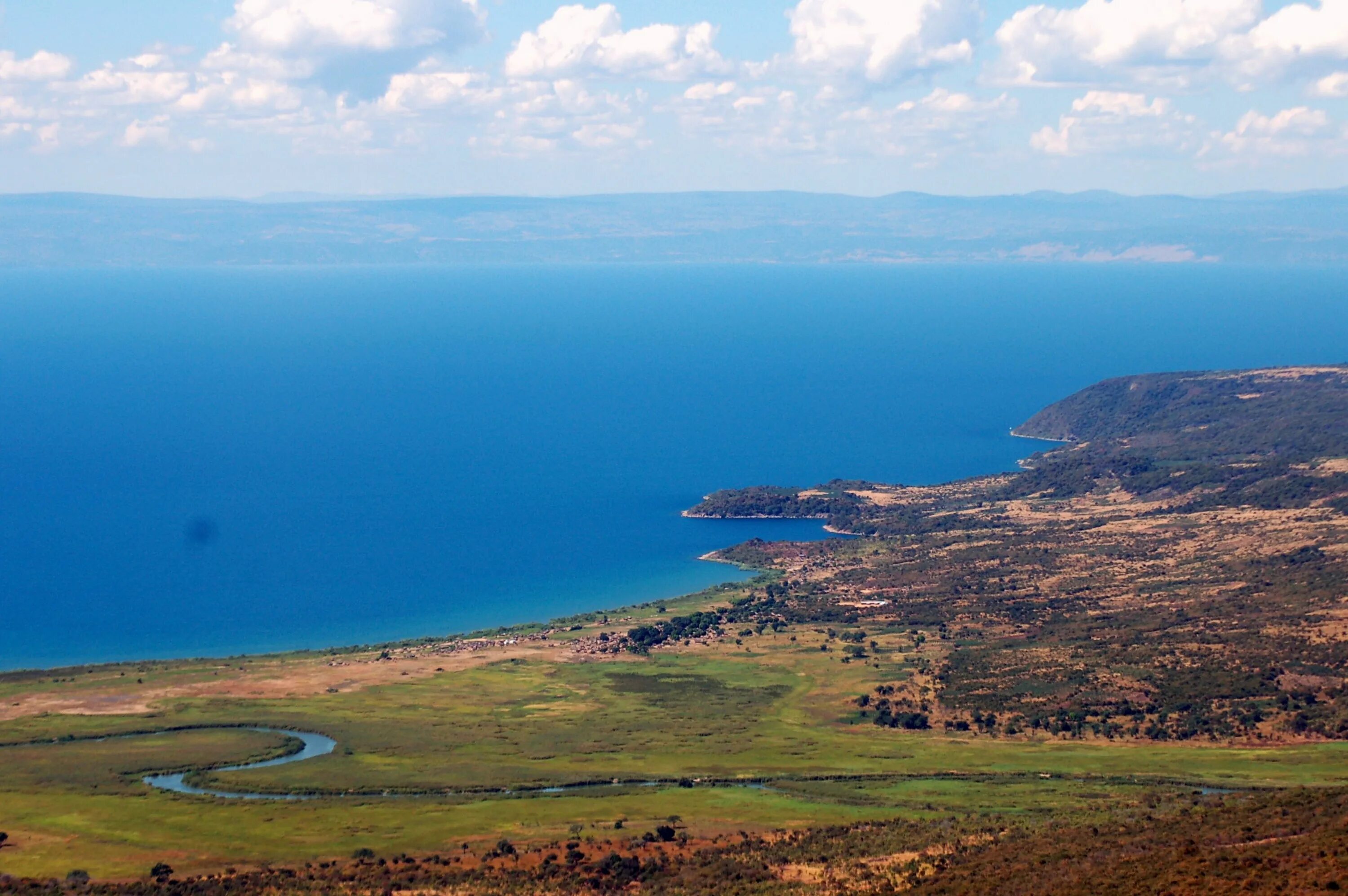 The world deepest lake is lake. Озеро Танганьика. Озеро Танганьика в Африке. Бурунди Танганьика. Бурунди озеро Танганьика.