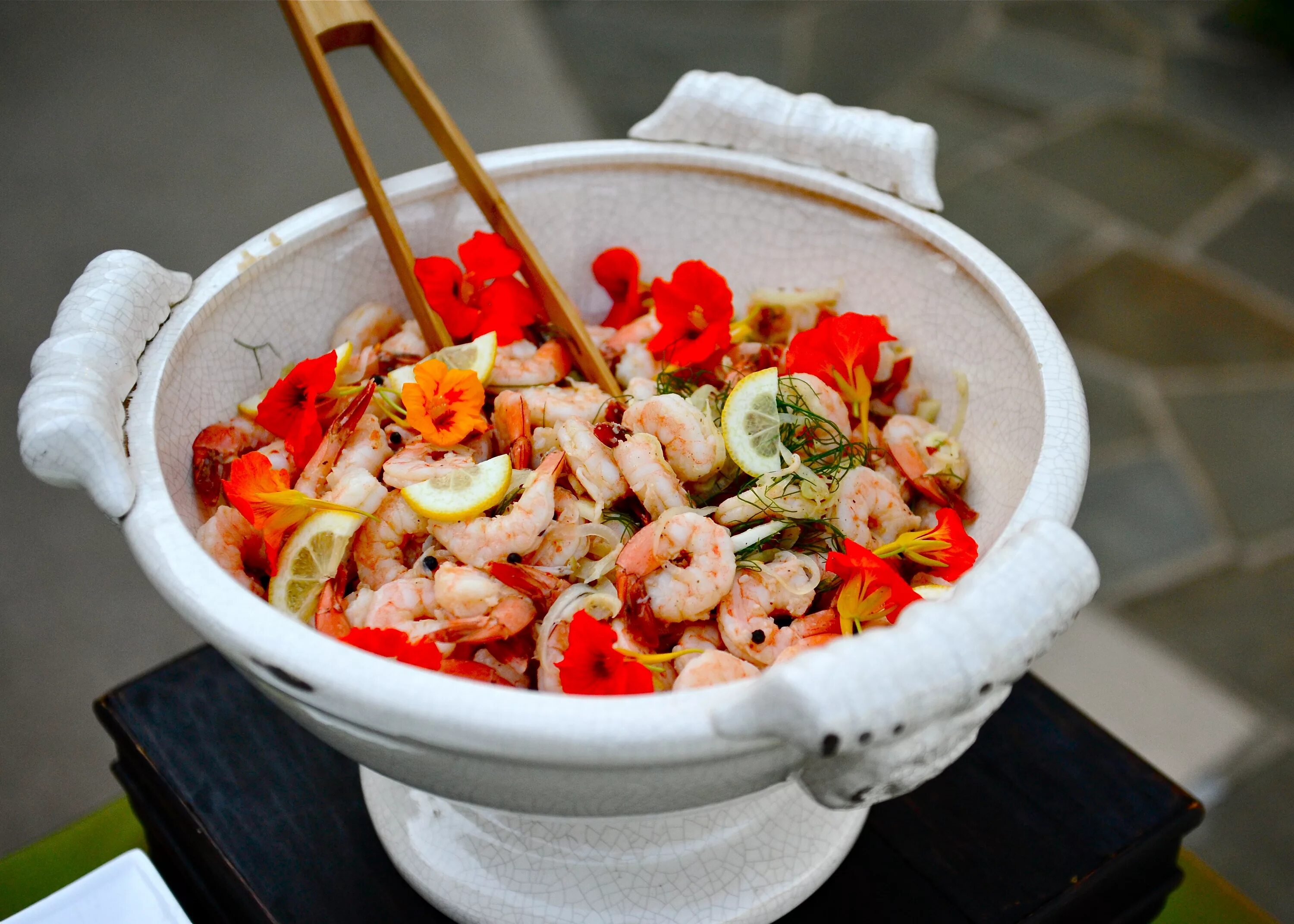 Блюда с креветками. Корейские блюда из морепродуктов. Корейская еда креветки. Азиатские блюда с креветками.