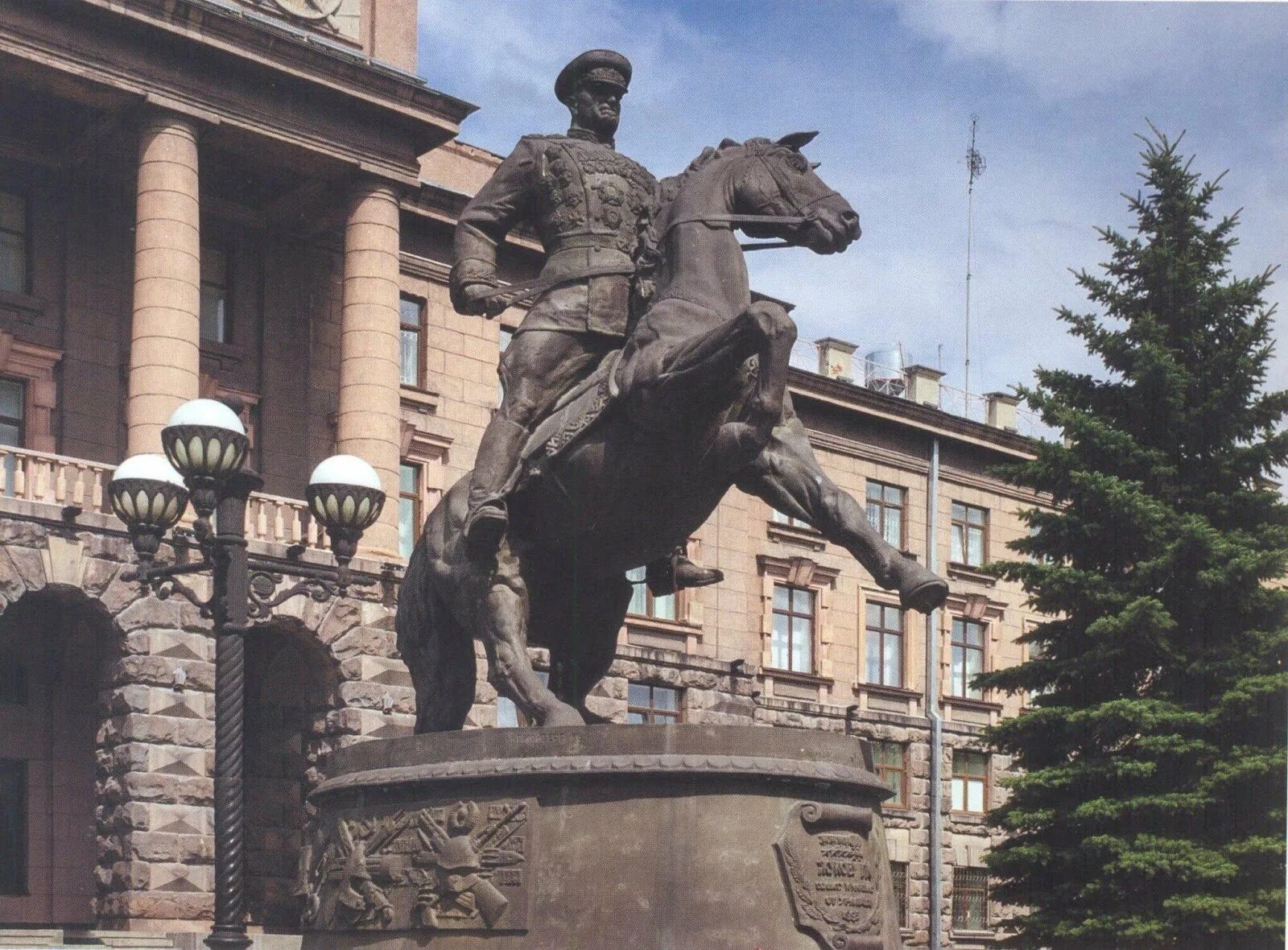 Памятник жукову в екатеринбурге