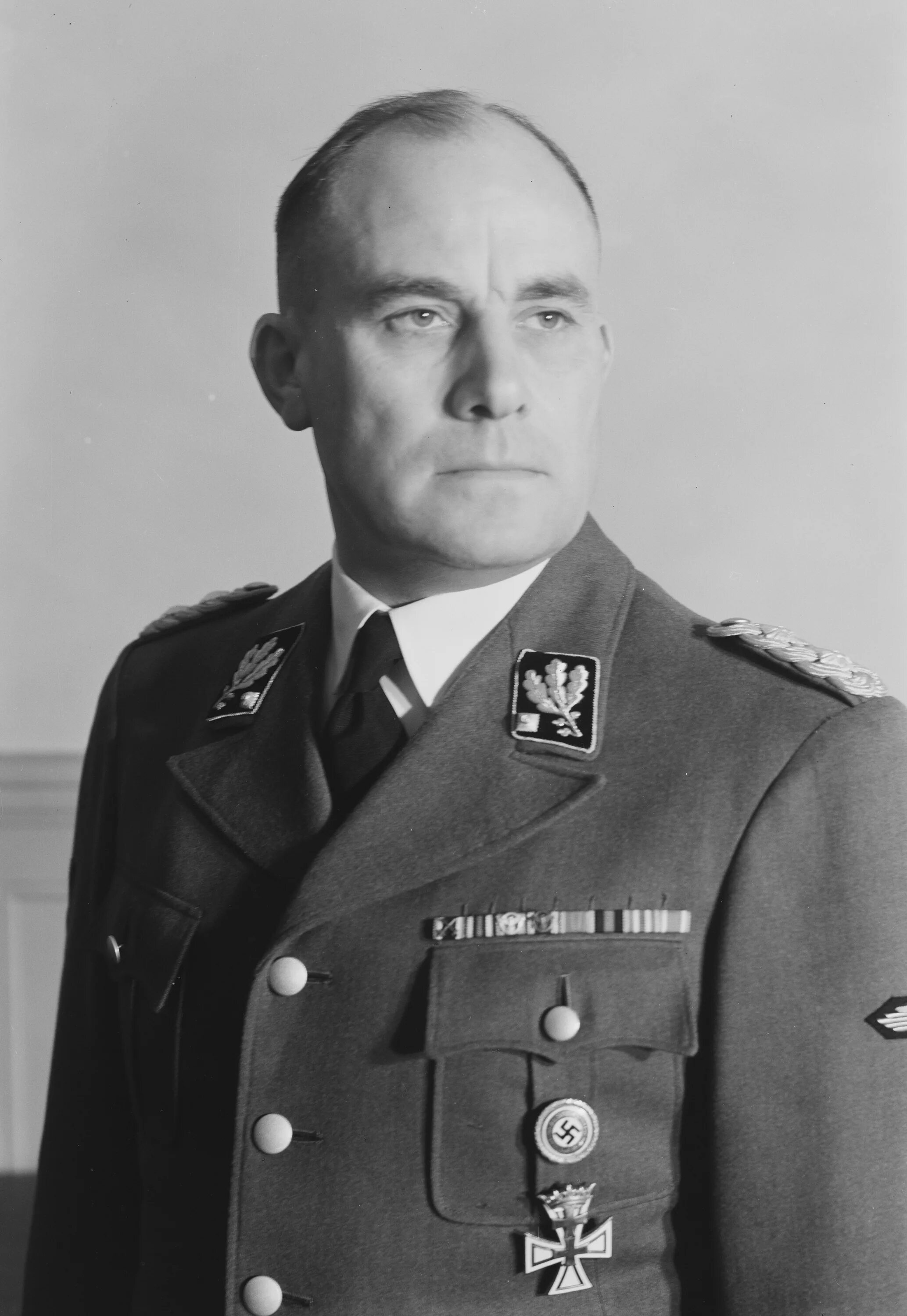 Генерал вольф. Генерал СС Зепп Дитрих. Вольф генерал СС. Генерал СС Пфеффер-Вильденбрух.