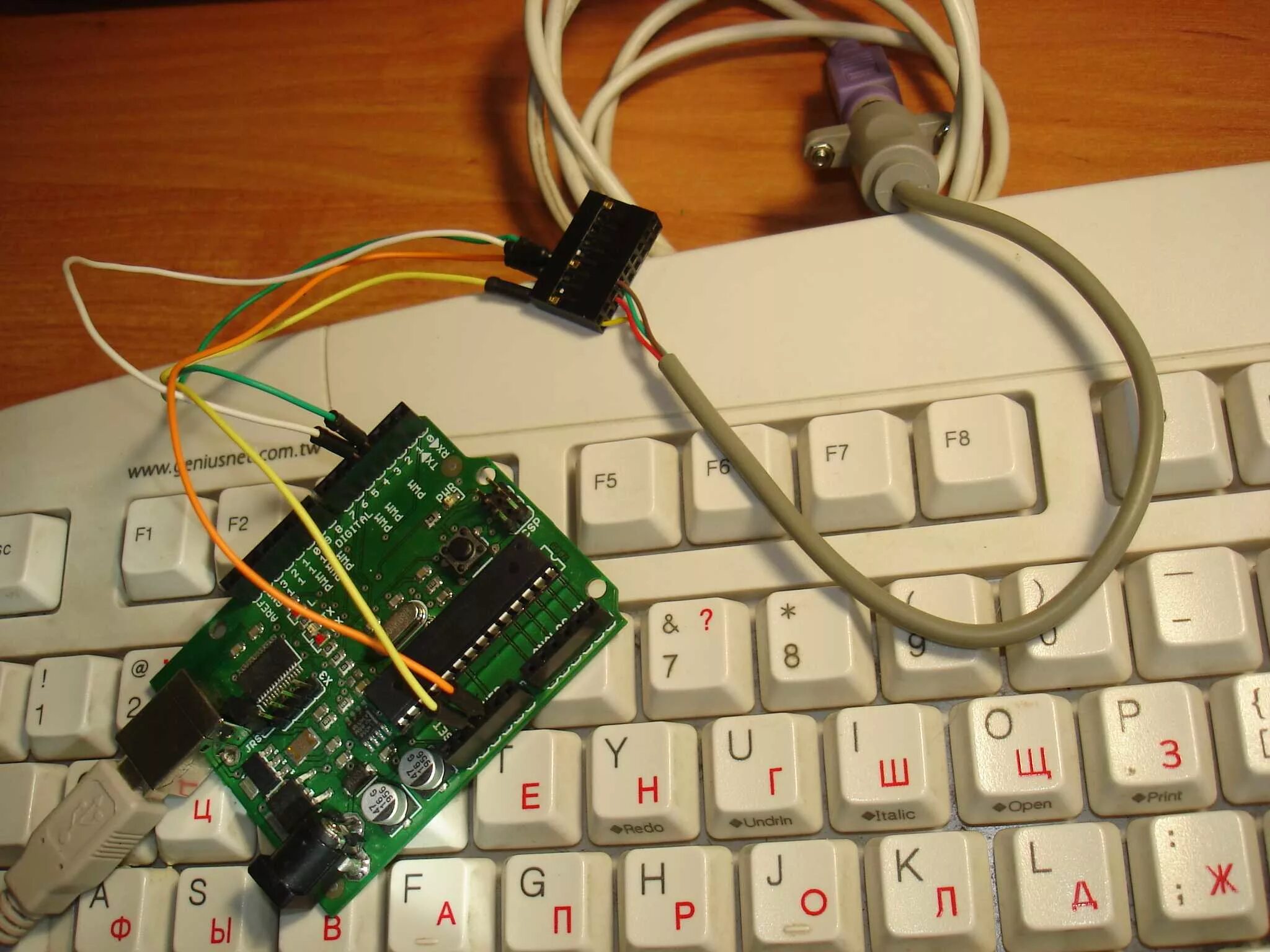 Блютуз плата usb для клавиатуры. Сделать беспроводную клавиатуру проводной. Без проводнойклавиатуры на проводную. Схема беспроводного мыши. Переделка беспроводной клавиатуры в usb.