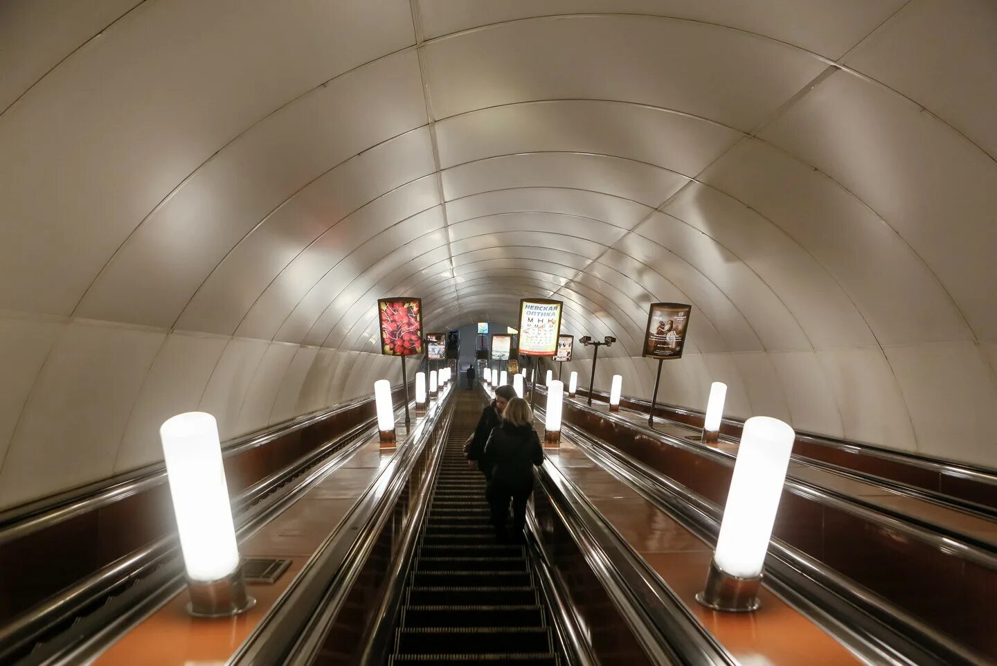 Питер метро удельная. Станция метро удельная санкт-петербург. станция метро удельная спб. вестибюль станции удельная. удельная станция метро питер.