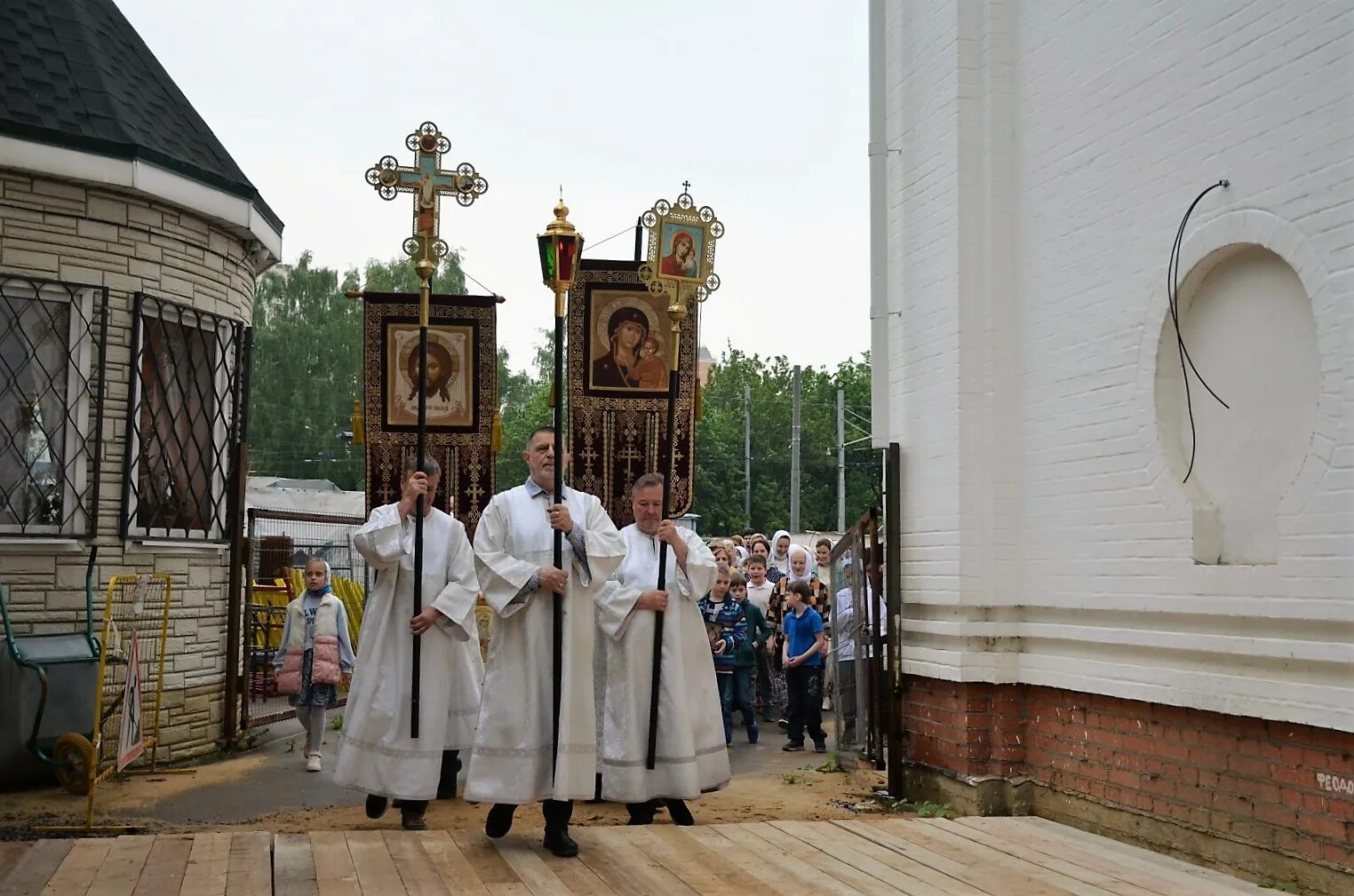 расписание храма священномученика ермогена. службы в церкви расписание. расписание служб в храме ермогена тушино. храм ермогена в тушино ул. храм про ермогена патриарха.
