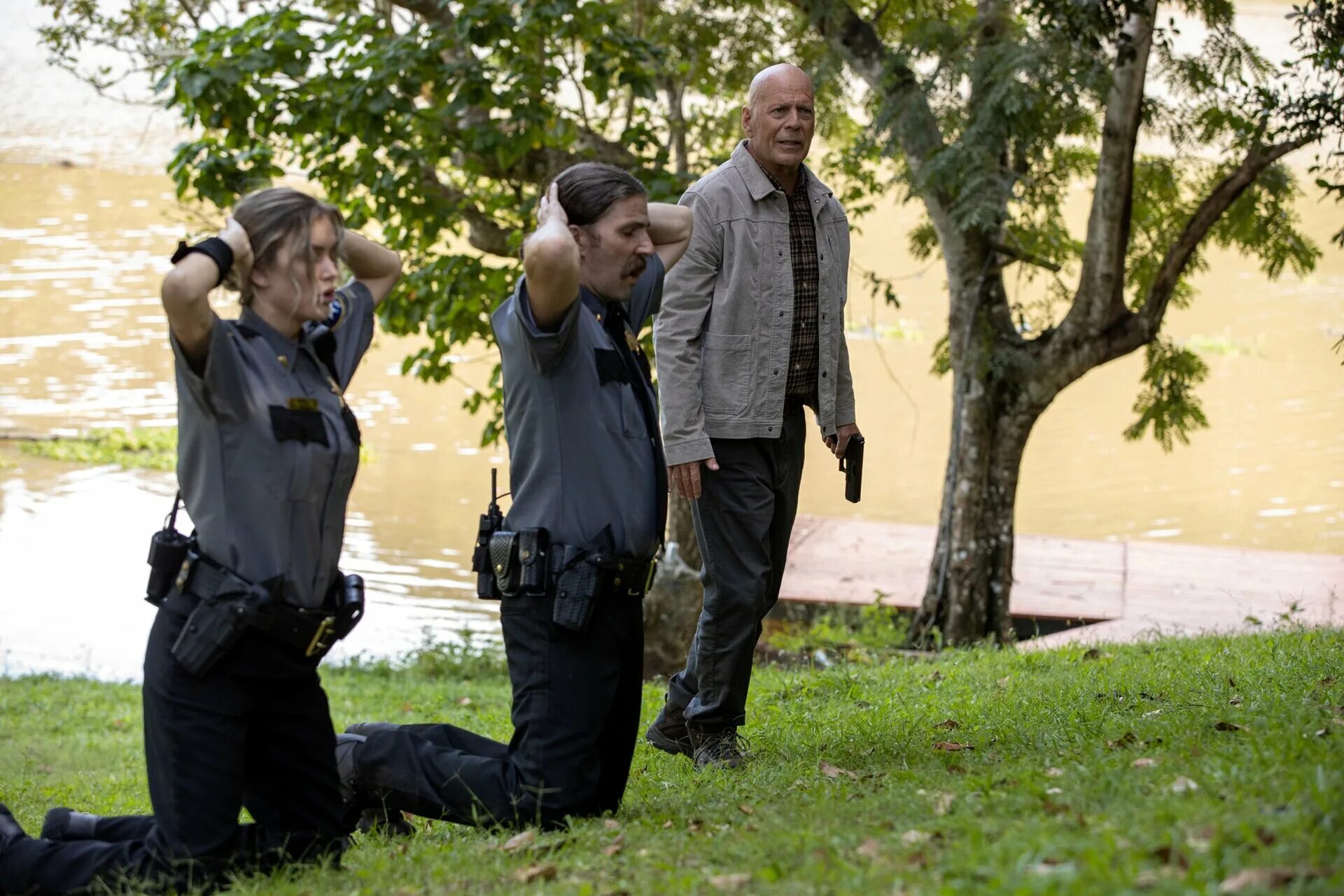 жизнь за гранью фильм. триллеры сша 2021. никто фильм 2021 боб оденкерк. триллеры сша 2021. невидимый человек фильм 2020.